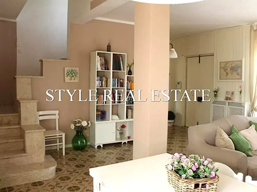 Immagine 10 di Villa in vendita  in via mar tirreno a Siracusa