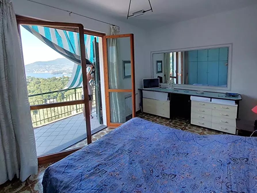 Immagine 5 di Quadrilocale in vendita  in VIA CORNICE DI S. AMBROGIO 88 a Rapallo