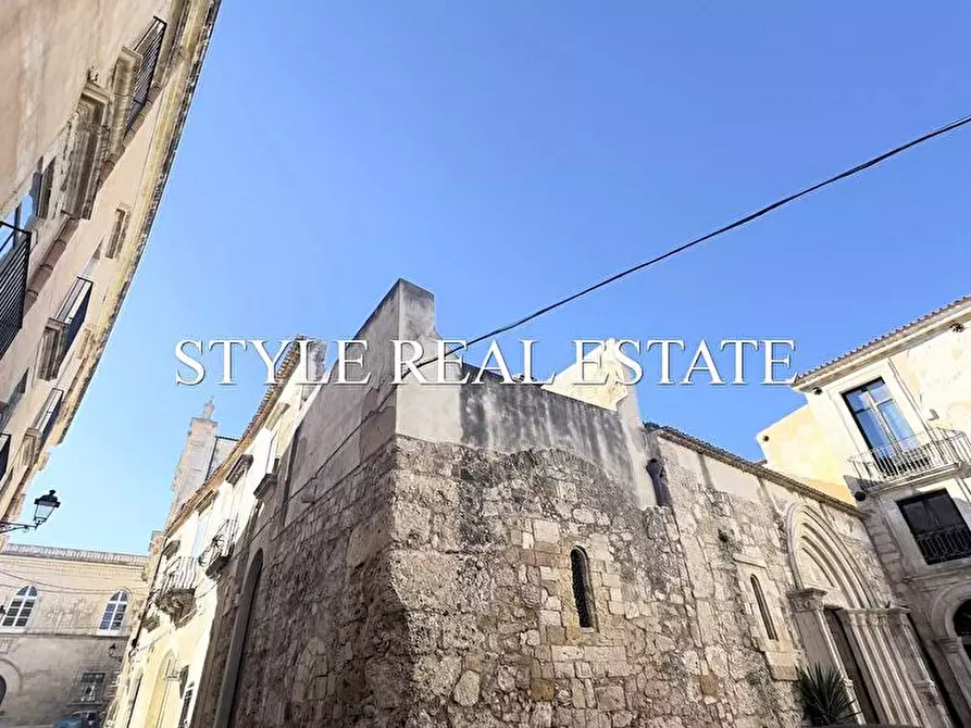 Immagine 3 di Palazzo in vendita  in Via Pietro - a Siracusa