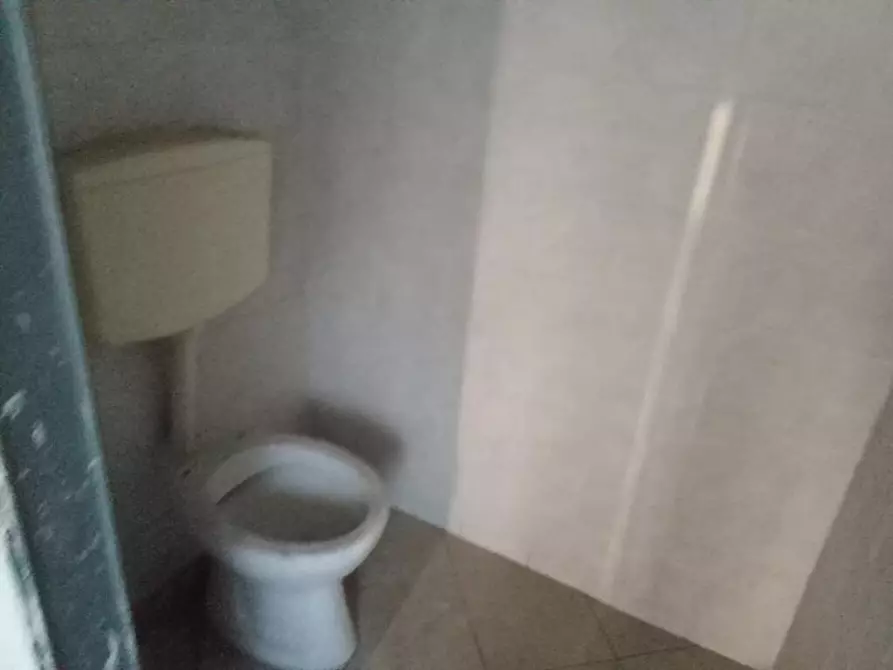 Immagine 4 di Locale commerciale in affitto  in Corso Umberto I 1 a Sarno