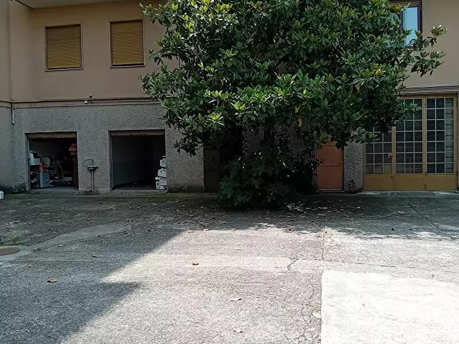 Immagine 5 di Garage in vendita  in via privata Urbino 12 a Milano