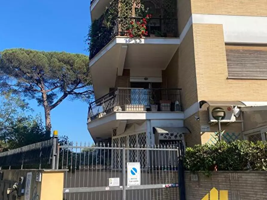 Immagine 8 di Garage in affitto  in VIA SILVESTRI 191 a Roma