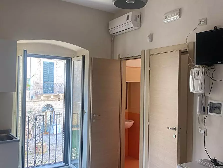 Immagine 6 di Camera in affitto  in vico Massarenghi 23 a Bitonto