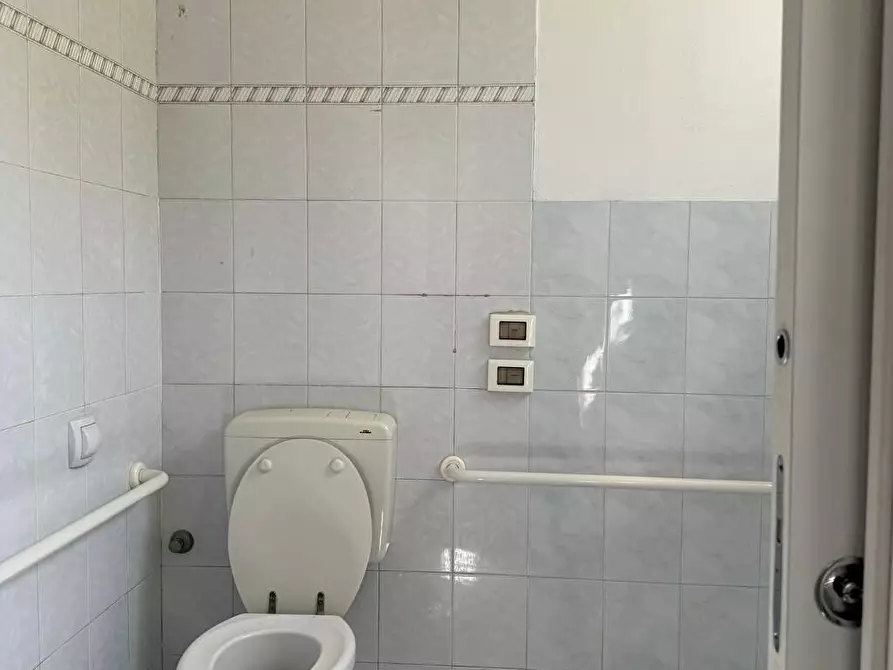 Immagine 11 di Attività commerciale in vendita  a Salsomaggiore Terme