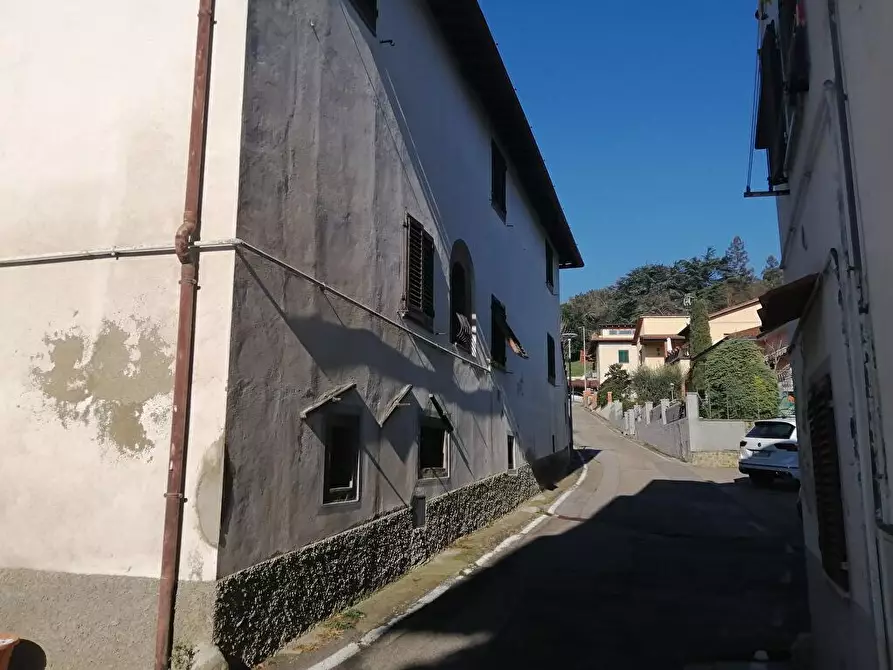 Immagine 3 di Casa colonica in vendita  a Reggello