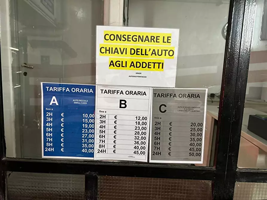 Immagine 9 di Posto auto in affitto  in Via Pontaccio  8 a Milano