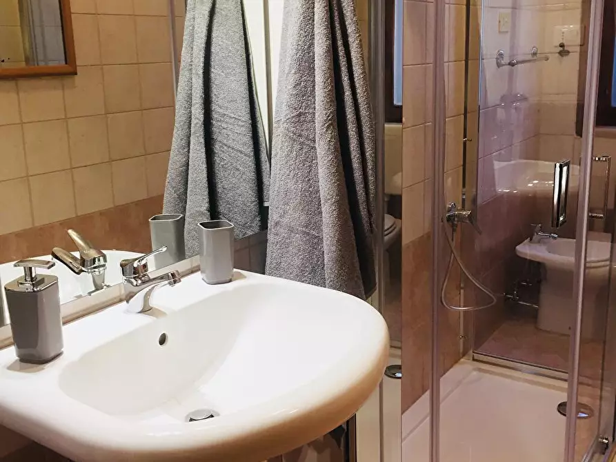 Immagine 4 di Stanza singola in affitto  a Vicenza