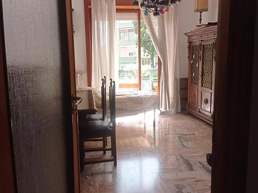 Immagine 1 di Appartamento in vendita  in via San Giacomo dei Capri  38 a Napoli