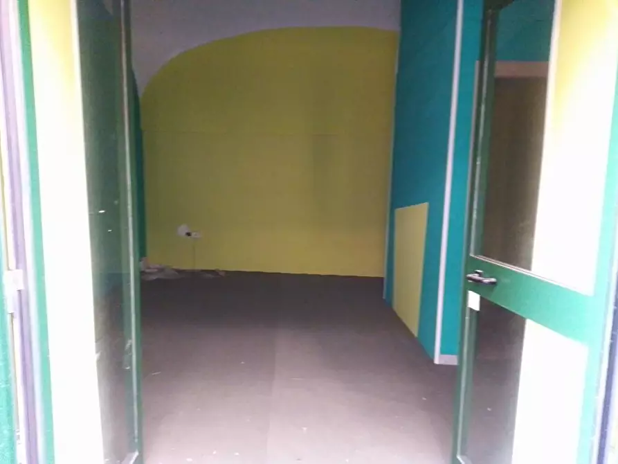 Immagine 5 di Locale commerciale in vendita  in Via Onofrio Tortora  1 a Sarno
