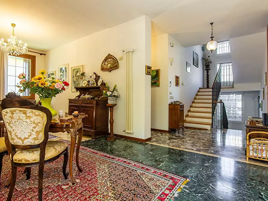 Immagine 12 di Villa in vendita  in Via Ugo Foscolo 9 a Vicenza