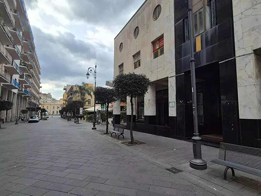 Immagine 10 di Locale commerciale in vendita  in Via Matteotti 1 a Nocera Inferiore