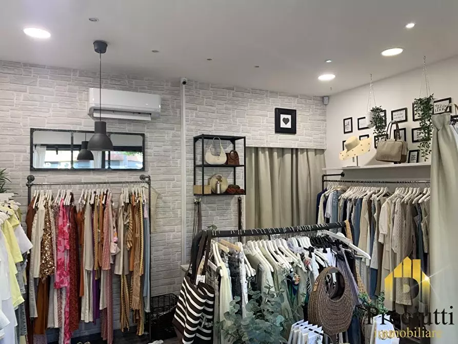 Immagine 4 di Negozio in vendita  in VIA CAMILLO SERAFINI 63 a Roma