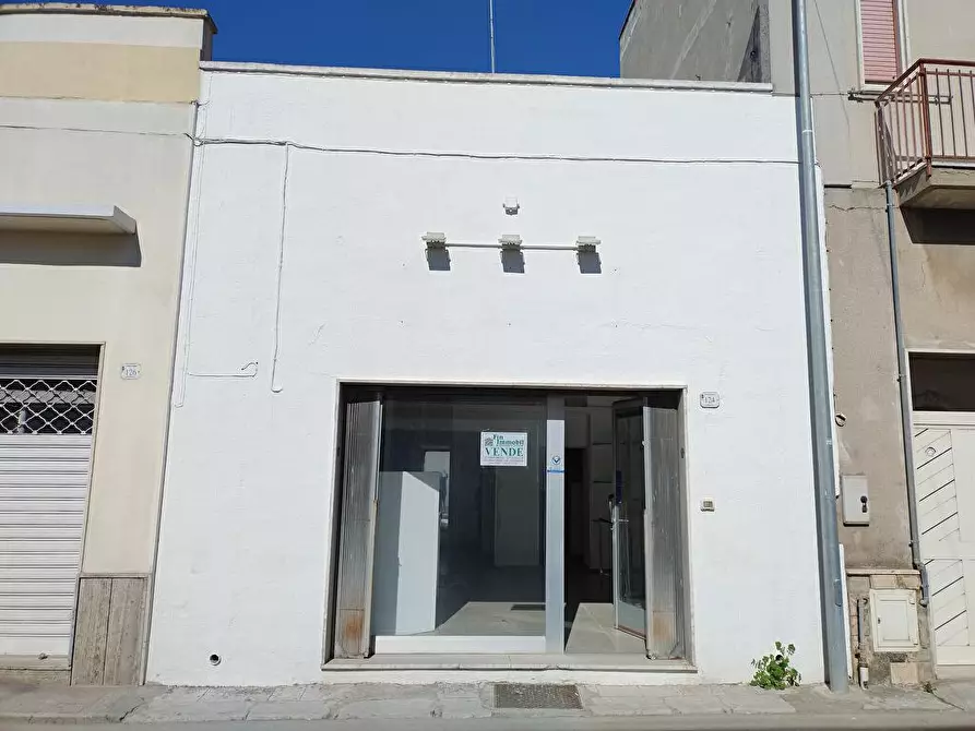 Immagine 1 di Locale commerciale in vendita  in Via Provinciale  124 a Guagnano