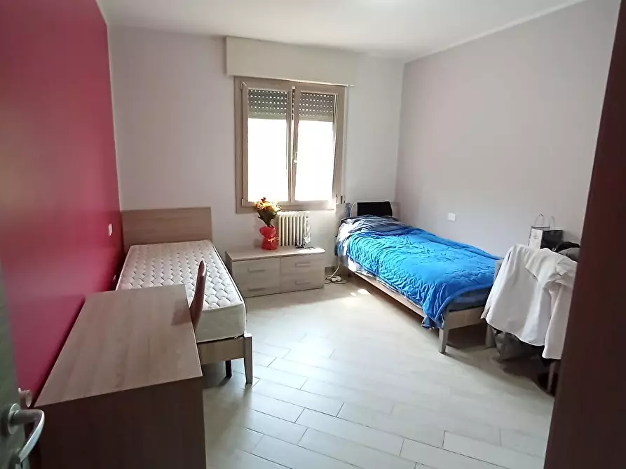 Immagine 1 di Camera condivisa in affitto  a Ravenna