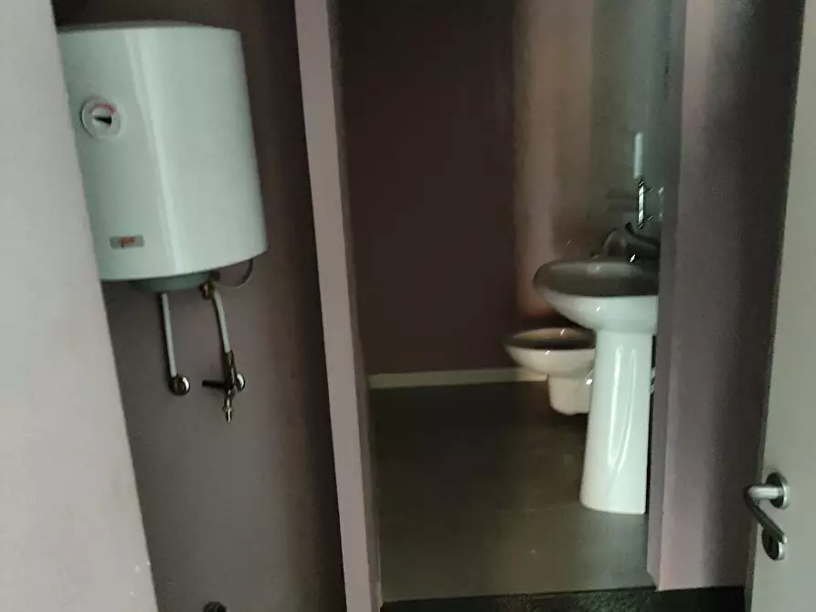 Immagine 29 di Attività commerciale in affitto  in Via Estramurale Lucatorto 30 B a Bitetto