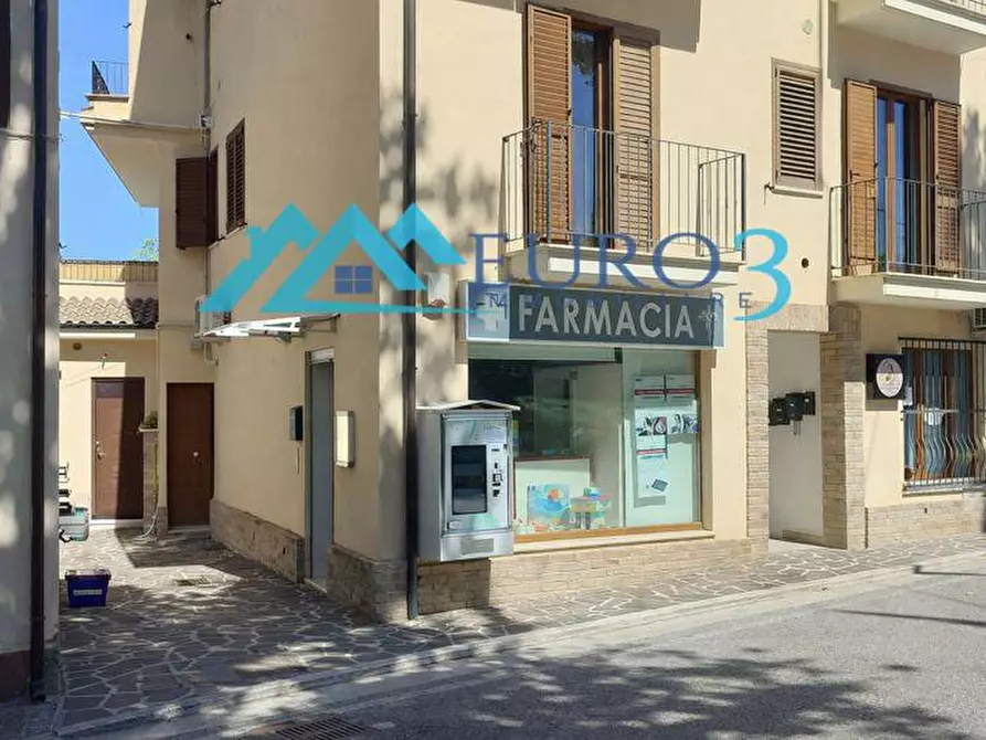 Immagine 1 di Locale commerciale in vendita  in via  borgo san tommaso, 28 a Montedinove