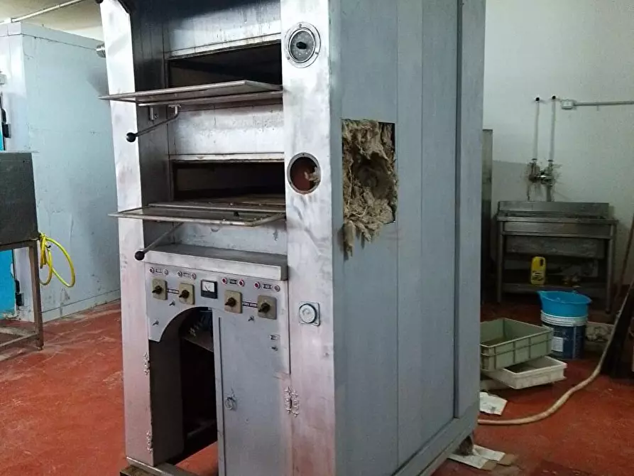 Immagine 14 di Laboratorio in affitto  in Via Castagnitiello 1 a Sarno