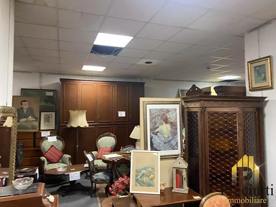 Immagine 6 di Locale commerciale in vendita  in VIA DI BRAVETTA 112 a Roma