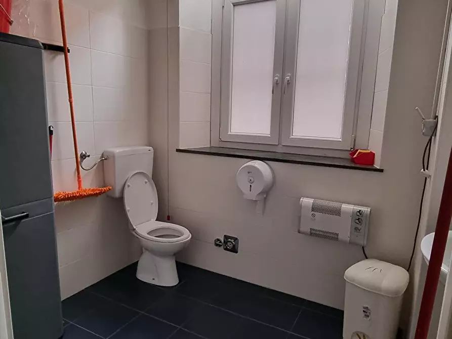 Immagine 13 di Attività commerciale in vendita  in Via Torino 77 a Biella