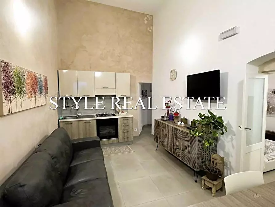 Immagine 22 di Palazzo in vendita  in Via Pietro - a Siracusa