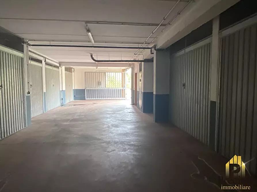 Immagine 23 di Box auto in vendita  in VIA DEL FONTANILE ARENATO 308 a Roma