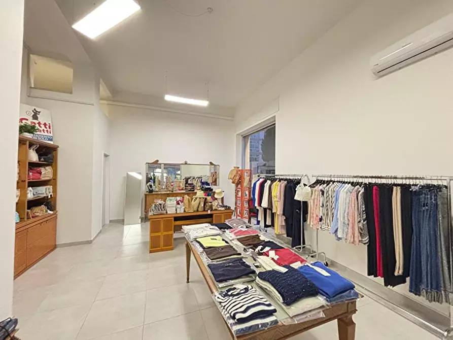 Immagine 3 di Locale commerciale in affitto  in VIA BENEDETTO CROCE 18 a Lecce