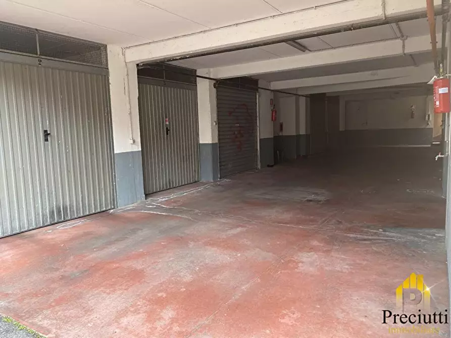 Immagine 5 di Box auto in vendita  in VIA DEL FONTANILE ARENATO 308 a Roma