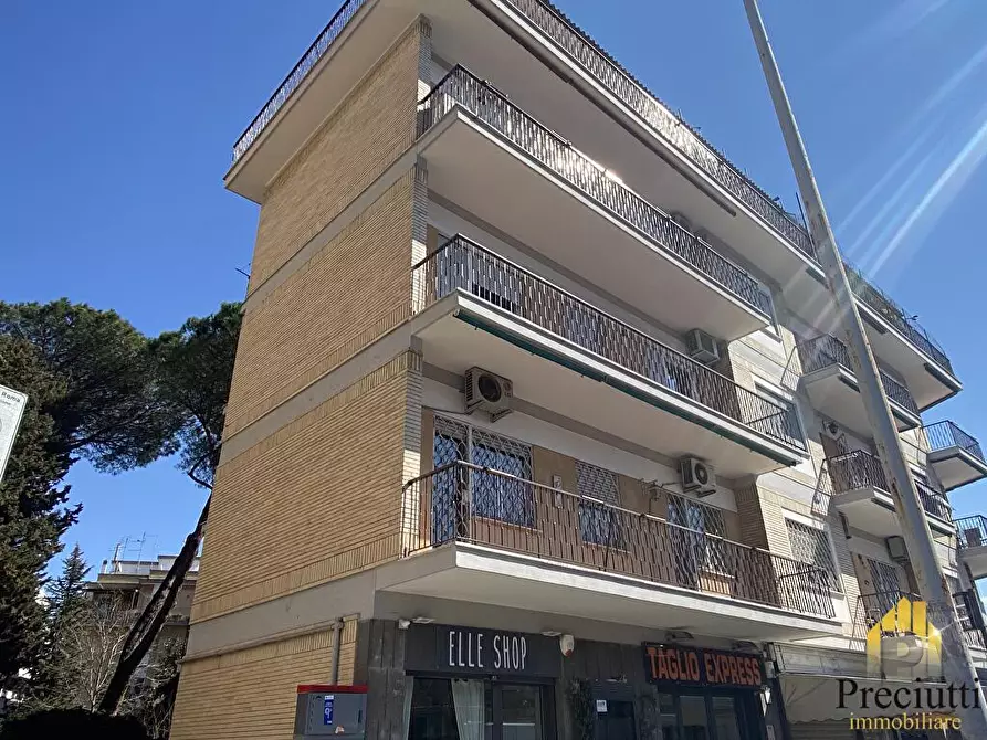 Immagine 3 di Box auto in vendita  in VIA CAMILLO SERAFINI 61 a Roma