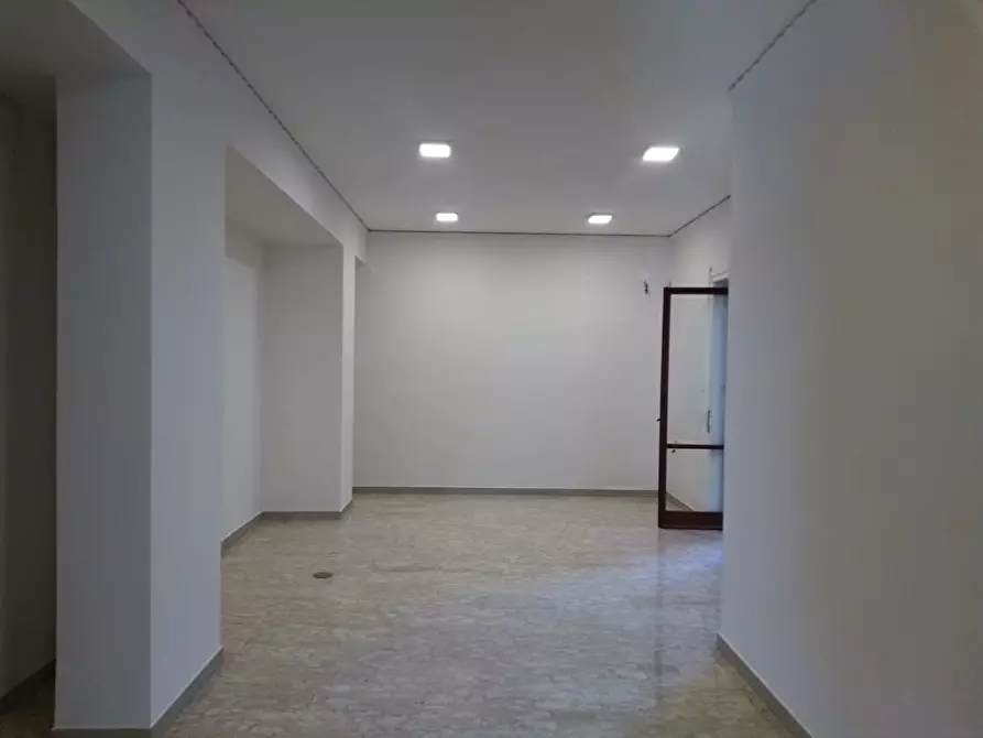 Immagine 8 di Locale commerciale in affitto  in Via Piazza Marconi 1 a Sarno