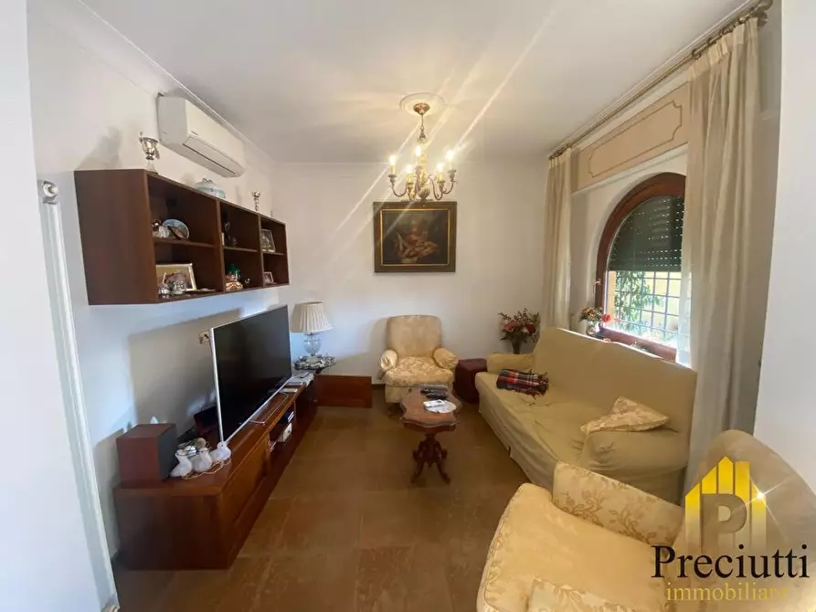 Immagine 7 di Villa in vendita  in VIA PIETRO UBALDO ANGELETTI 58 a Roma