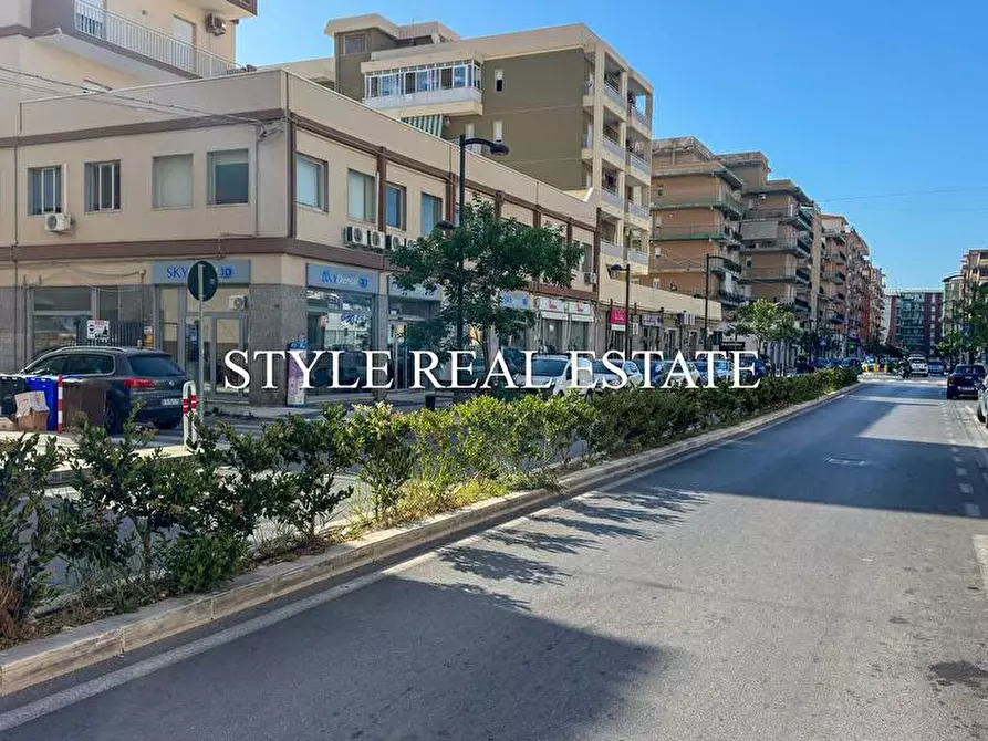 Immagine 3 di Locale commerciale in vendita  in VIA TISIA 180 a Siracusa
