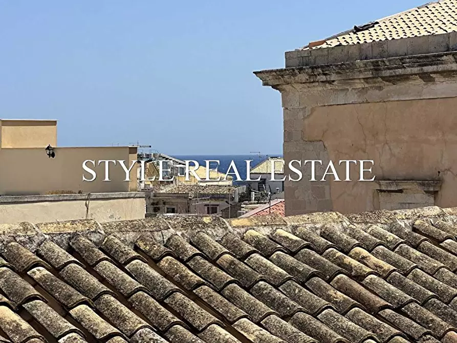 Immagine 13 di Palazzo in vendita  in Via Pietro - a Siracusa