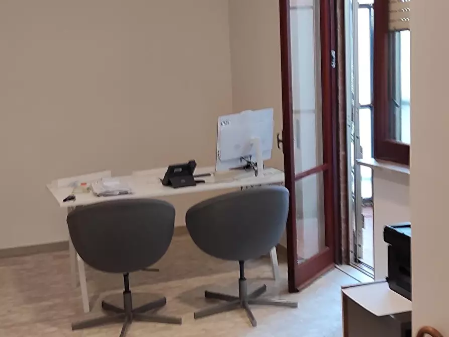 Immagine 2 di Locale commerciale in affitto  in Via Piazza Marconi 1 a Sarno