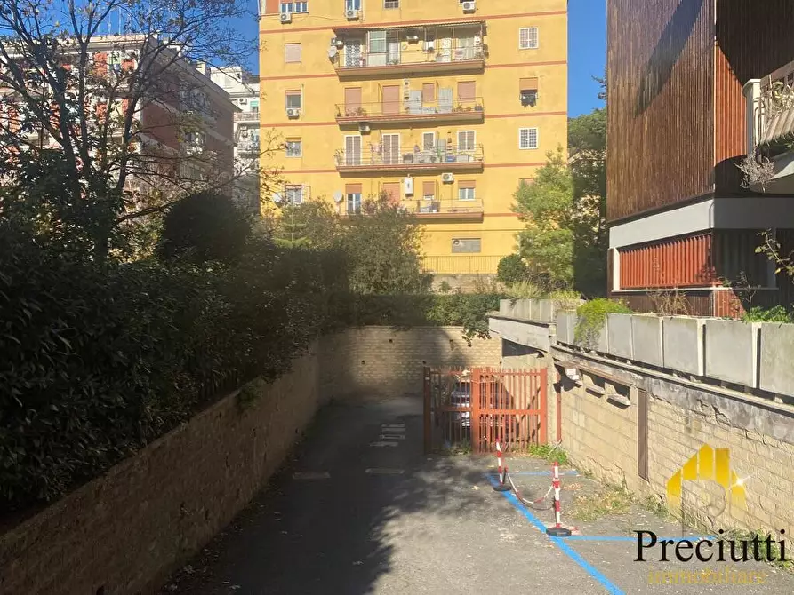 Immagine 24 di Box auto in vendita  in VIA BRAVETTA  256 a Roma