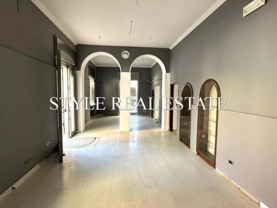 Immagine 8 di Locale commerciale in vendita  in Via Ierone l'Etneo 86 a Siracusa