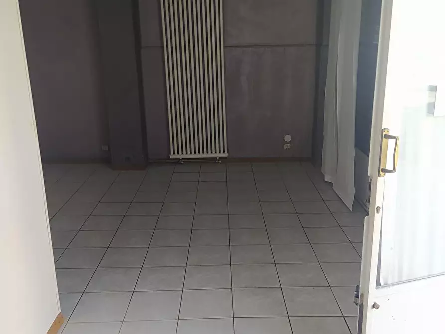 Immagine 4 di Locale commerciale in affitto  in strada valmanera 30 a Asti