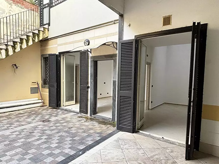 Immagine 4 di Locale commerciale in affitto  in Via Orazio Quinto Flacco 5 a Aversa
