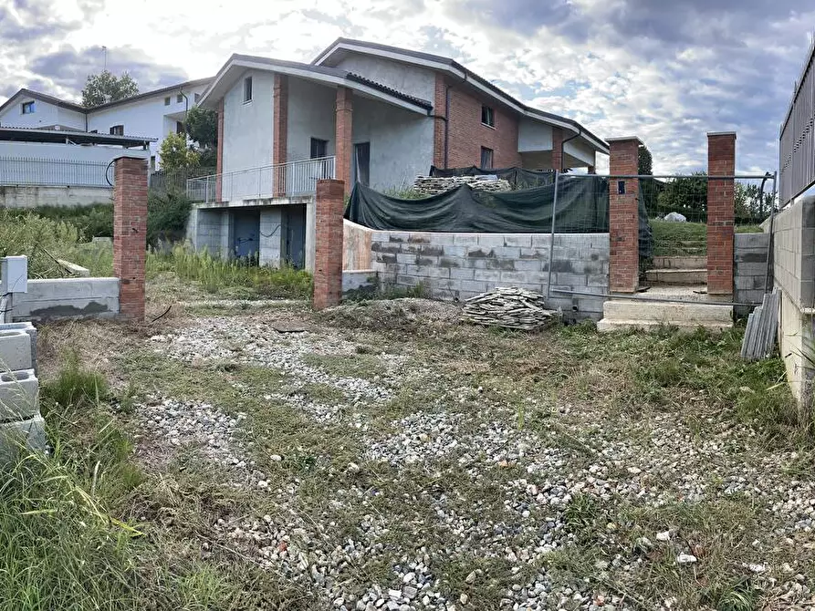 Immagine 8 di Villa in vendita  in Frazione Serravalle 141C a Asti