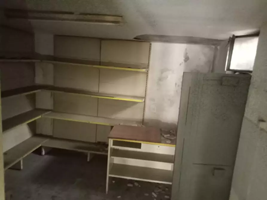 Immagine 4 di Locale commerciale in vendita  in Corso Umberto I 1 a Sarno