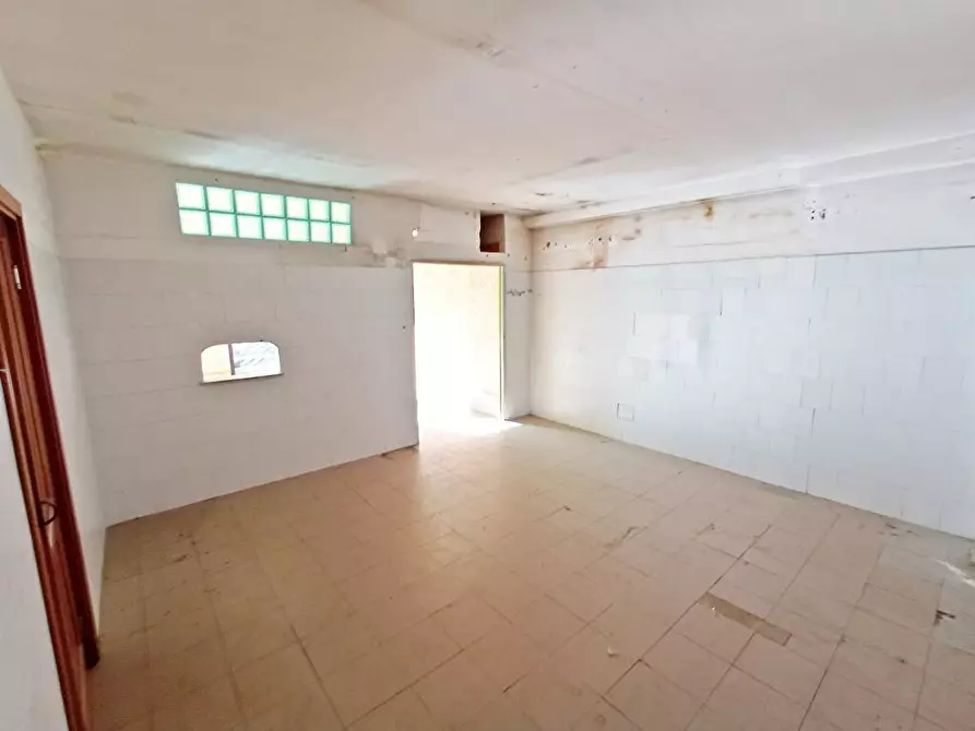 Immagine 9 di Locale commerciale in vendita  in Via Savoia 42 a Sassari