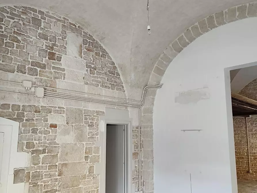 Immagine 15 di Attività commerciale in affitto  in Via Estramurale Lucatorto 30 B a Bitetto