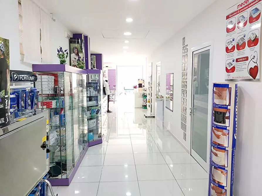 Immagine 3 di Locale commerciale in affitto  in via liborio giuffrè  16 a Palermo