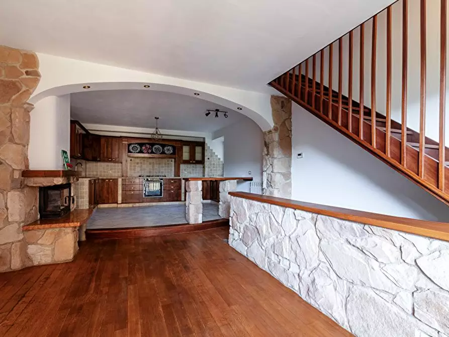 Immagine 5 di Abitazione tipica in vendita  in Frazione Rigozzo  54 a Valdilana