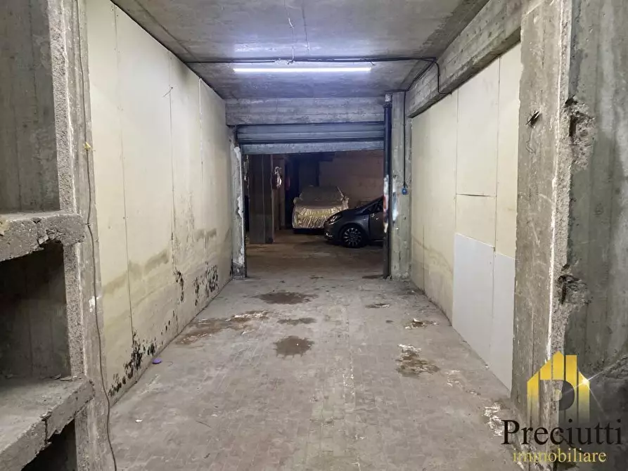 Immagine 9 di Box auto in vendita  in VIA BRAVETTA  256 a Roma