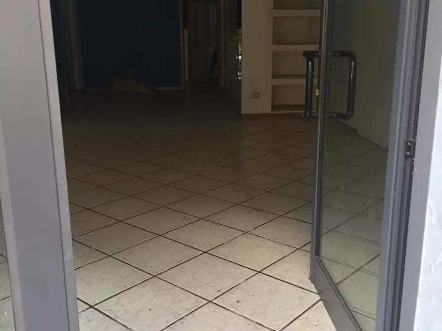 Immagine 2 di Locale commerciale in affitto  in VIALE DEL LAVORO  78 a Castrovillari