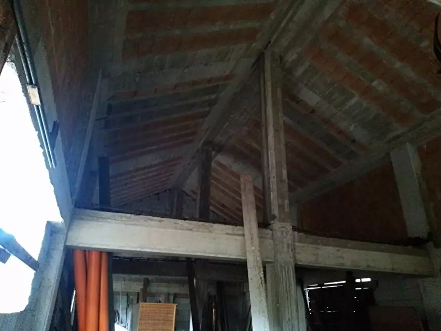 Immagine 5 di Deposito in affitto  in Via Starza 1 a Cava De' Tirreni