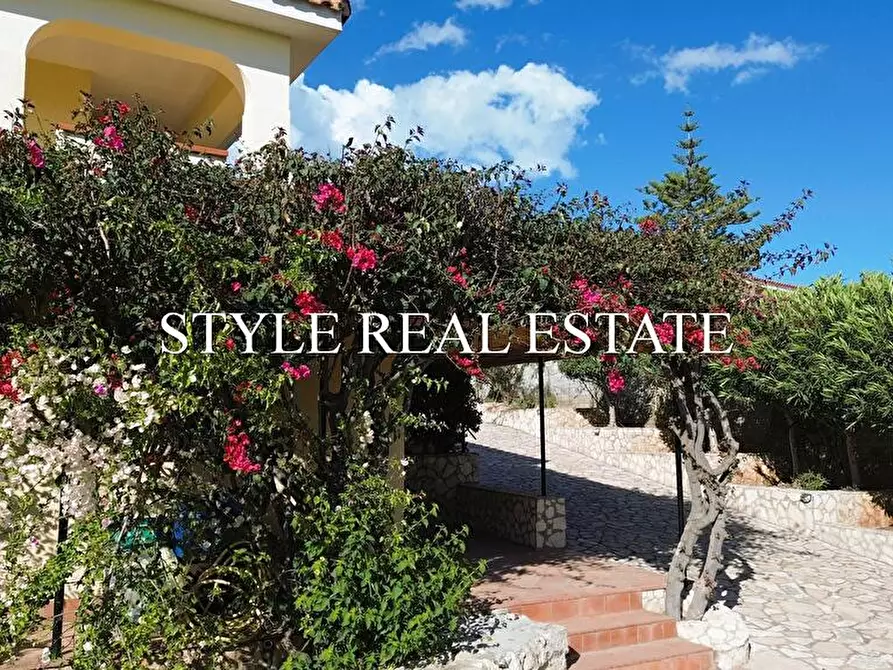 Immagine 10 di Villa in vendita  in Strada capo murro di porco a Siracusa