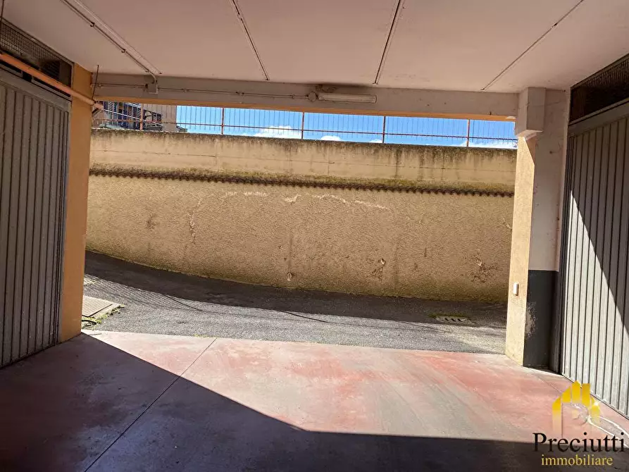 Immagine 6 di Box auto in vendita  in VIA DEL FONTANILE ARENATO 308 a Roma