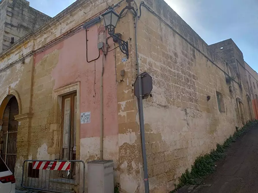 Immagine 1 di Casa indipendente in vendita  in Cia Caducci 30 a San Donato Di Lecce