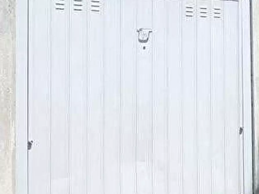 Immagine 1 di Garage in affitto  a Ravenna